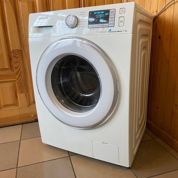 Б/у ССтиральная машинка SAMSUNG SchaumAktiv 1-7 кг WF70F5E5Q4W  160 фото